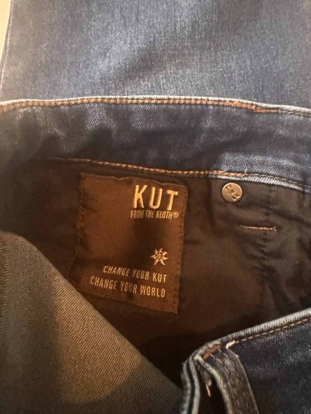 Flattering! Kut from the Kloth Fab Ab Baby Bootcut Jeans — Size 6